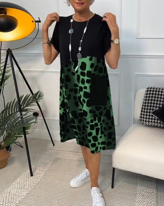 Elina | Lyhythihainen mekko pyöreällä pääntiellä ja printillä