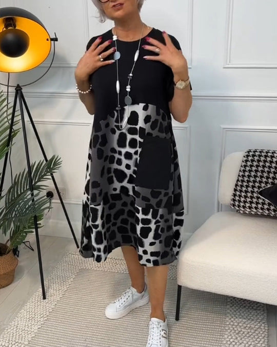 Elina | Lyhythihainen mekko pyöreällä pääntiellä ja printillä