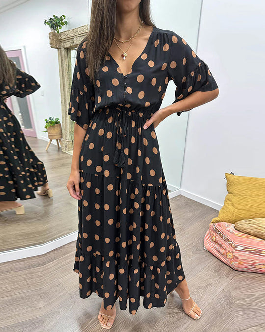 Ella | Rento pilkkumekko olkaimilla