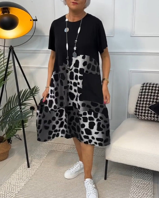 Elina | Lyhythihainen mekko pyöreällä pääntiellä ja printillä